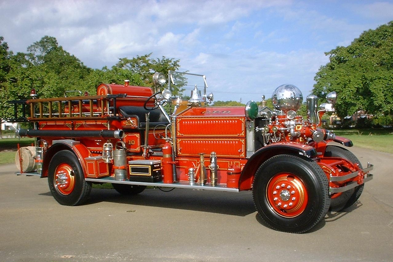 Первый американский пожарный автомобиль